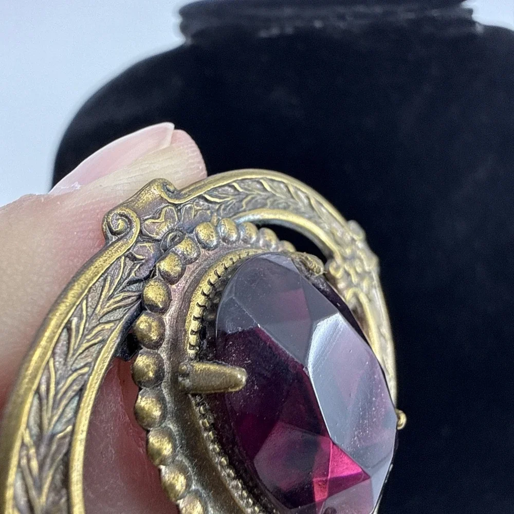 Antique 1920s Victorian Revival Brooch Purple Molded Glass Gilt‎ Brass 2